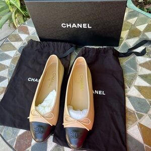 Chanel cap toe cc ballet flats classic beige & black